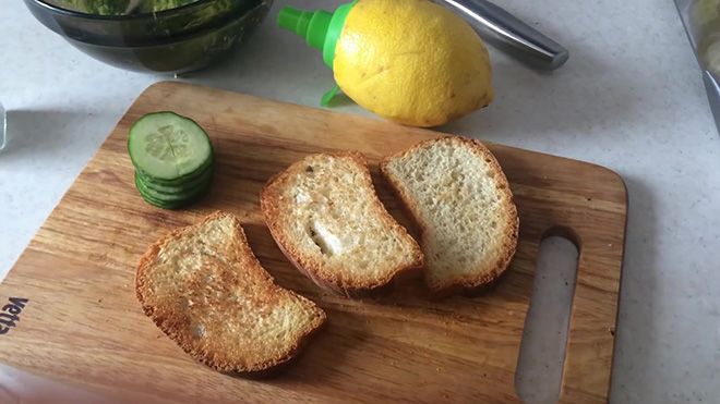 Тост з авокадо: з яйцем пашот, пікантні рецепти на сніданок