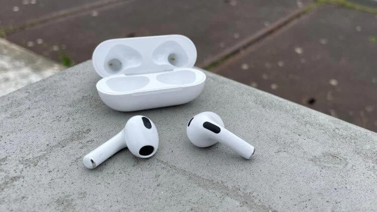 Наушники AirPods