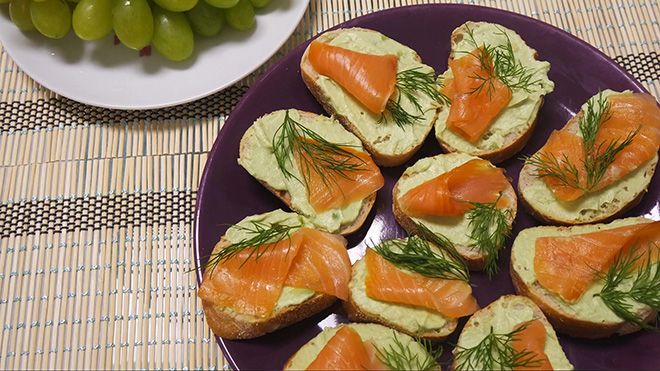 Авокадо для бутербродів: з червоною рибою, з яйцем, з сьомгою, з сиром