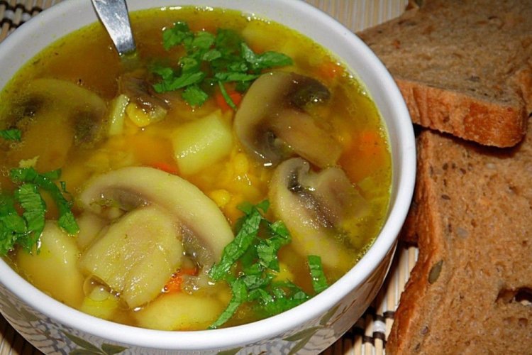 12 найкращих рецептів горохового супу з копченою куркою