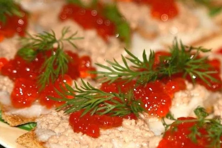 20 бутербродів з червоною ікрою, від яких гості будуть у захваті