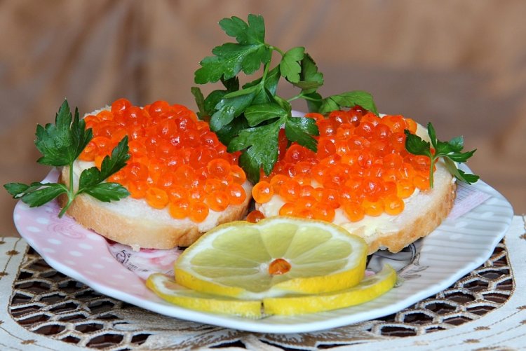 20 бутербродів з червоною ікрою, від яких гості будуть у захваті