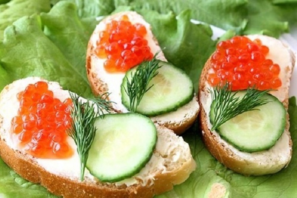 20 бутербродів з червоною ікрою, від яких гості будуть у захваті