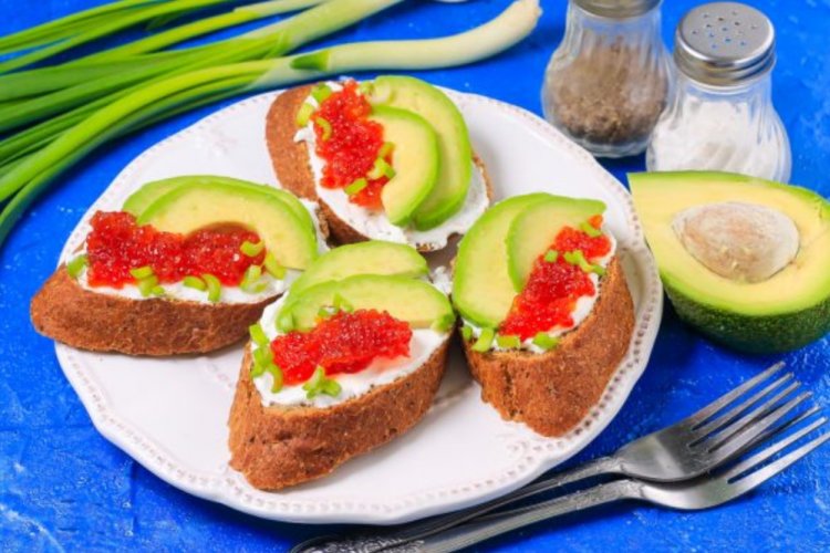 20 бутербродів з червоною ікрою, від яких гості будуть у захваті