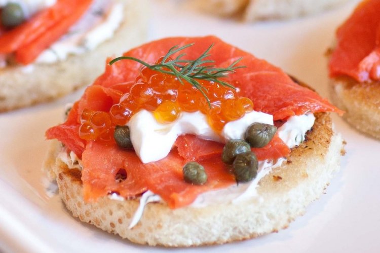 20 бутербродів з червоною ікрою, від яких гості будуть у захваті