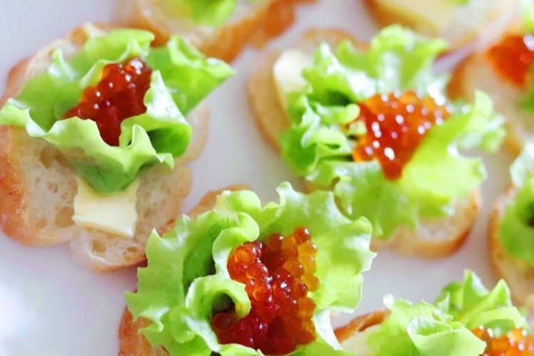 20 бутербродів з червоною ікрою, від яких гості будуть у захваті