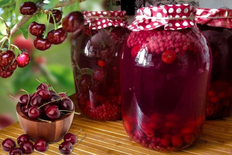 20 простих рецептів компоту з вишні з кісточками на зиму