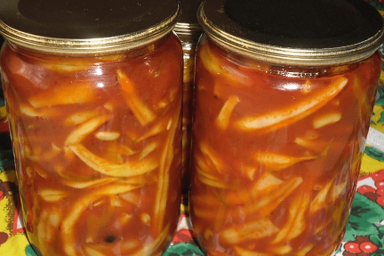 12 найсмачніших рецептів стручкової квасолі на зиму