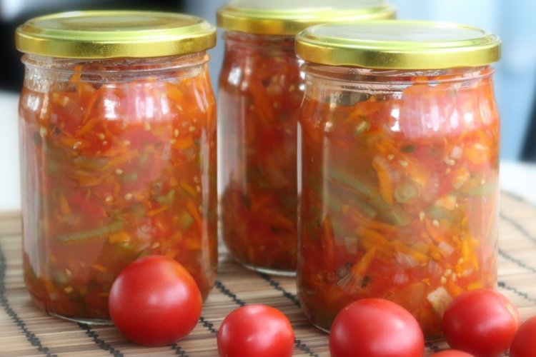 12 найсмачніших рецептів стручкової квасолі на зиму