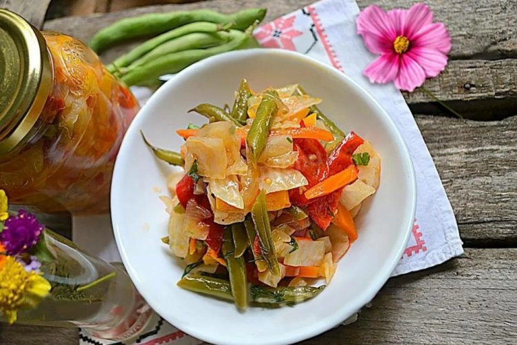 12 найсмачніших рецептів стручкової квасолі на зиму