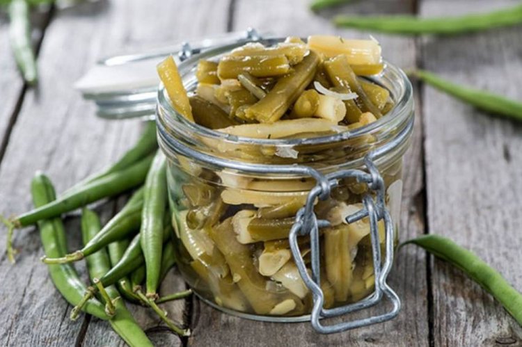 15 найкращих салатів зі стручкової квасолі на зиму