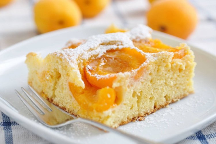 15 простих рецептів шарлотки з персиками