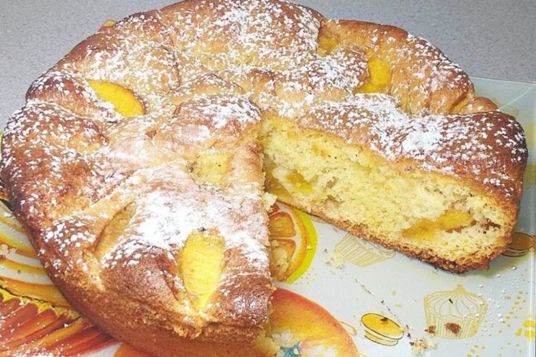 15 простих рецептів шарлотки з персиками