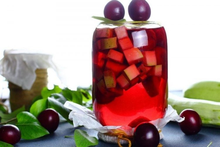 20 компотів з аличі, які варто приготувати