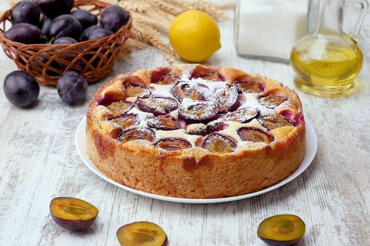 20 пирогів зі сливами, які зможе приготувати кожен