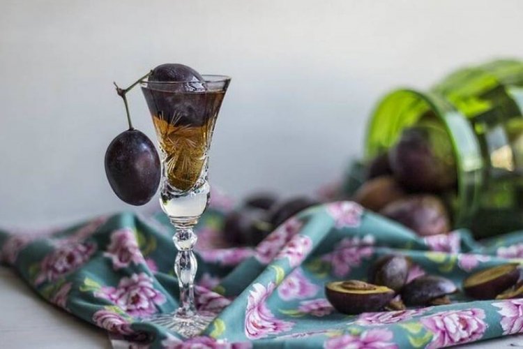 20 чудових рецептів наливки зі сливи