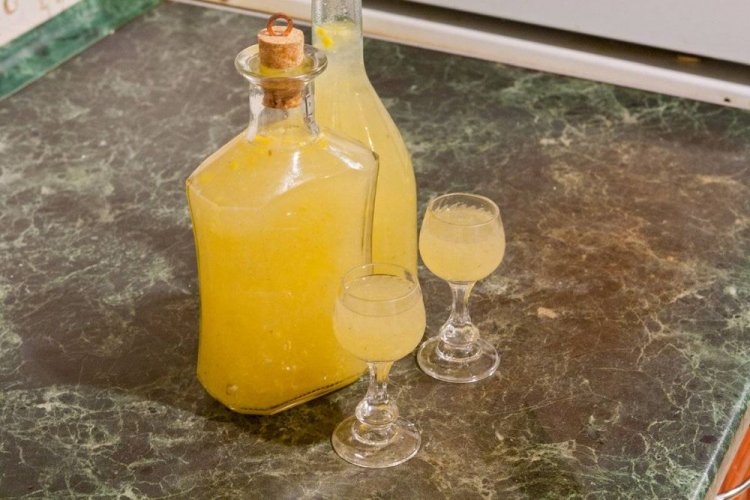 20 чудових рецептів наливки зі сливи