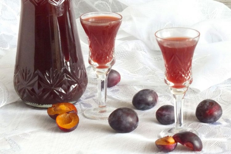 20 чудових рецептів наливки зі сливи