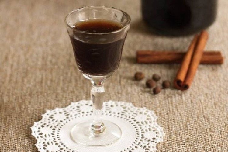 20 чудових рецептів наливки зі сливи