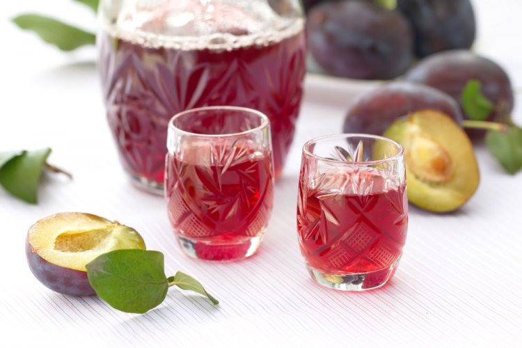 20 чудових рецептів наливки зі сливи