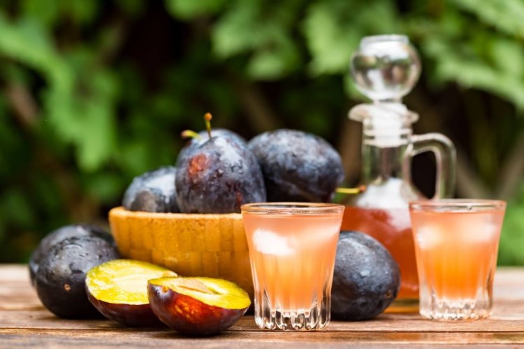 20 чудових рецептів наливки зі сливи