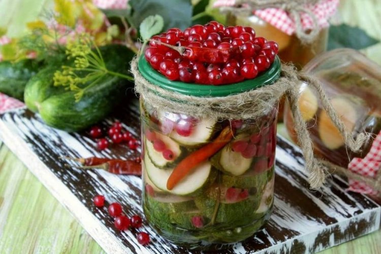 20 простих рецептів, як приготувати огірки по-польськи на зиму