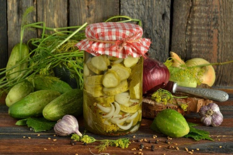 20 простих рецептів, як приготувати огірки по-польськи на зиму
