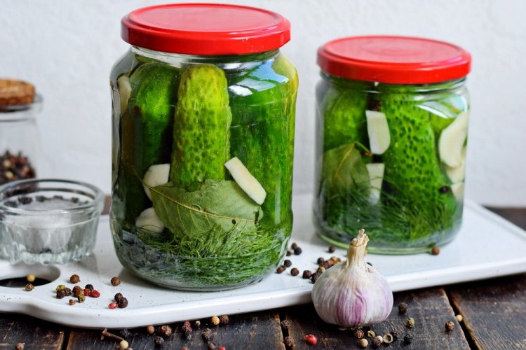 20 простих рецептів, як приготувати огірки по-польськи на зиму
