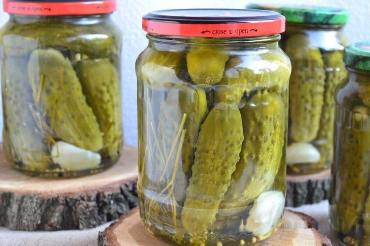 20 простих рецептів, як приготувати огірки по-польськи на зиму