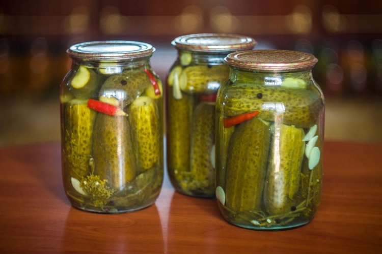 20 простих рецептів, як приготувати огірки по-польськи на зиму
