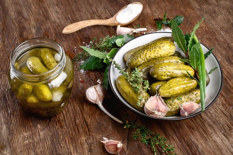 20 простих рецептів, як приготувати огірки по-польськи на зиму