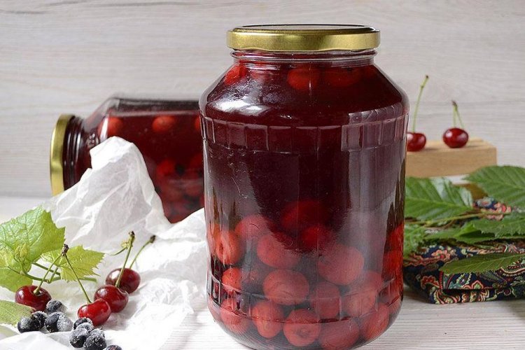 20 простих рецептів компоту з чорниці