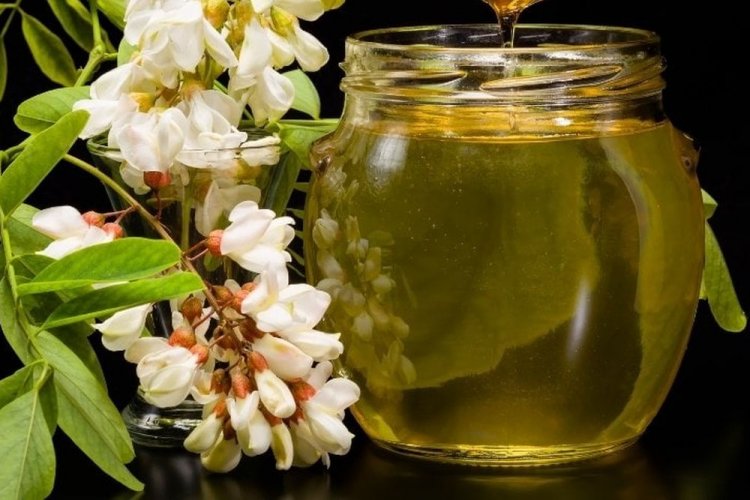 20 простих рецептів варення з акації