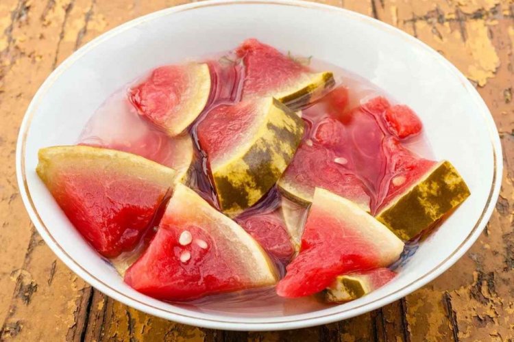 Мариновані кавуни в банках на зиму: 15 незрівнянних рецептів
