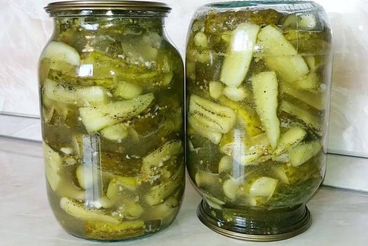 Огірки часточками на зиму: 12 найсмачніших рецептів