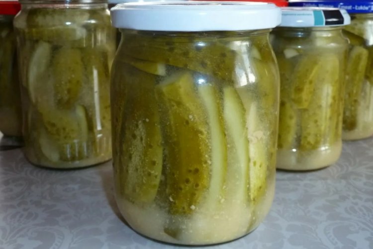 Огірки часточками на зиму: 12 найсмачніших рецептів