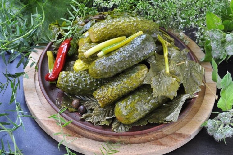 Огірки на зиму «Пальчики оближеш»: 20 швидких та смачних рецептів