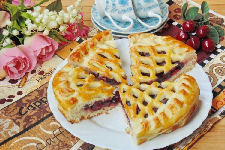 Пиріг з черешнею - 20 простих і дуже смачних рецептів