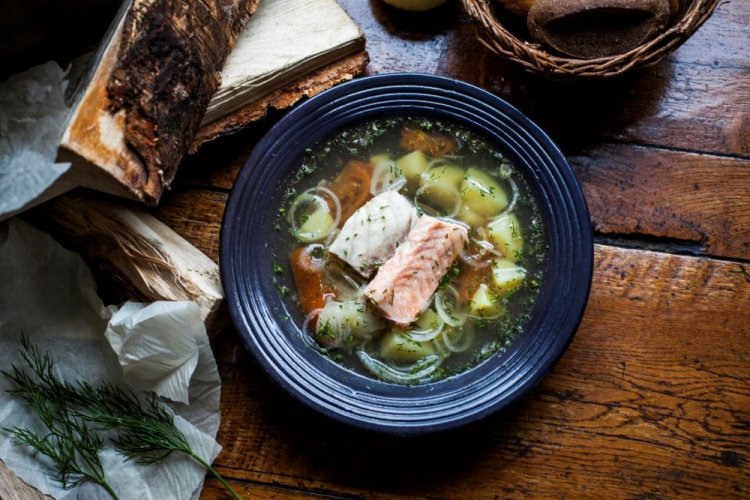 20 простих рецептів юшки на багатті в казані