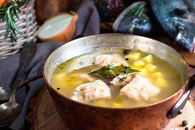 20 простих рецептів юшки на багатті в казані