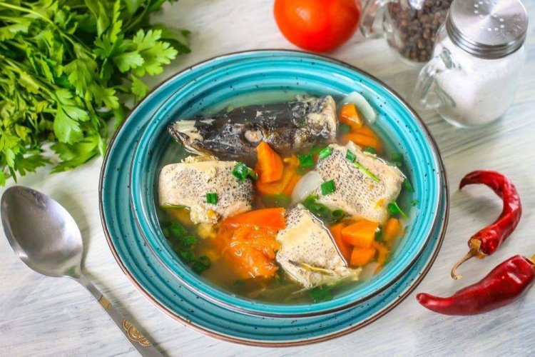 20 простих рецептів юшки на багатті в казані