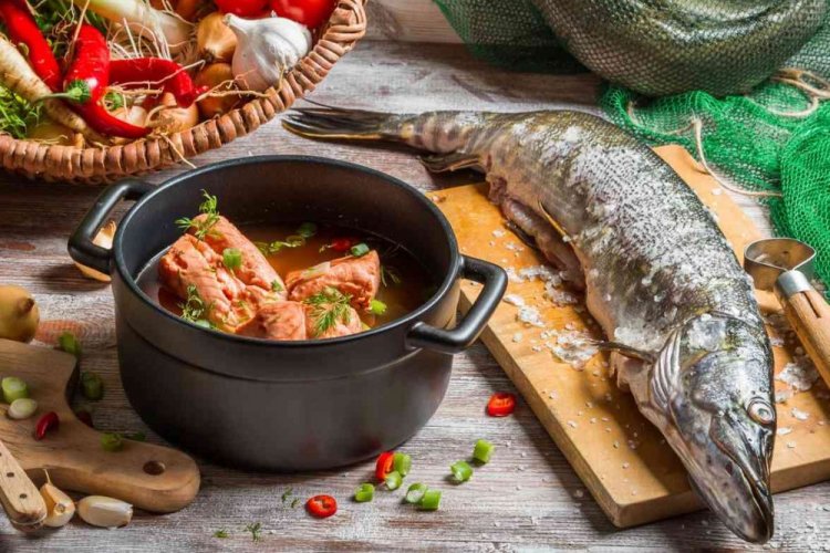 20 простих рецептів юшки на багатті в казані