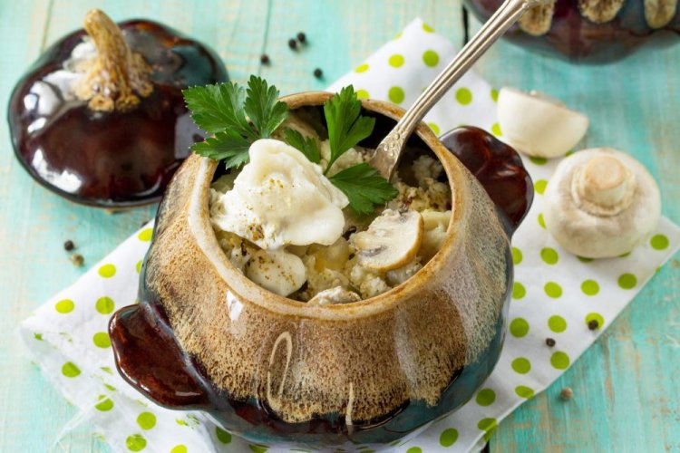 Пельмені в горщиках в духовці: 20 найкращих рецептів