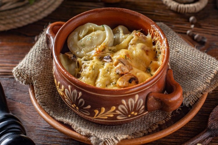 Пельмені в горщиках в духовці: 20 найкращих рецептів