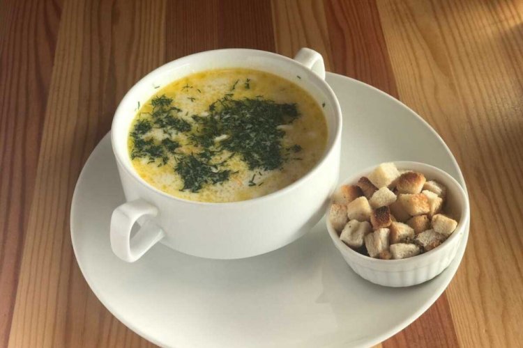 15 супів із копченою куркою, які зроблять обід незабутнім