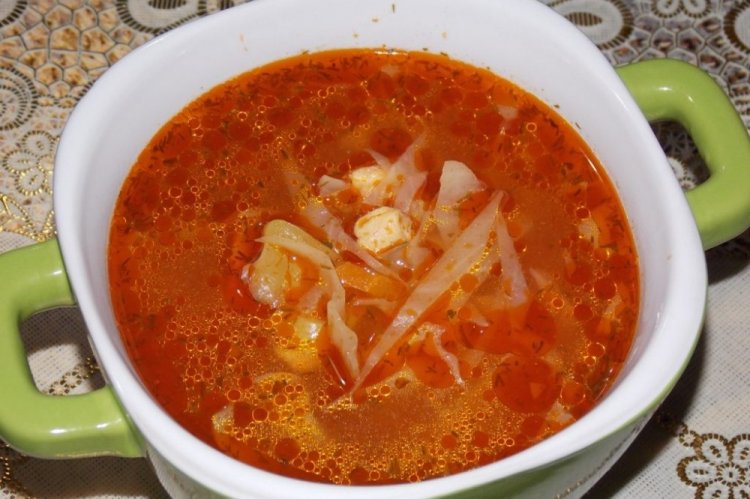 15 супів із копченою куркою, які зроблять обід незабутнім