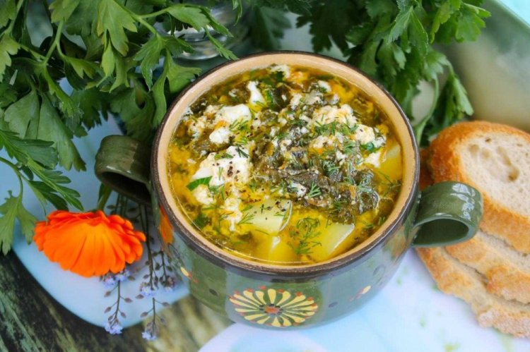 15 супів із копченою куркою, які зроблять обід незабутнім