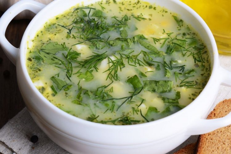 15 супів із копченою куркою, які зроблять обід незабутнім