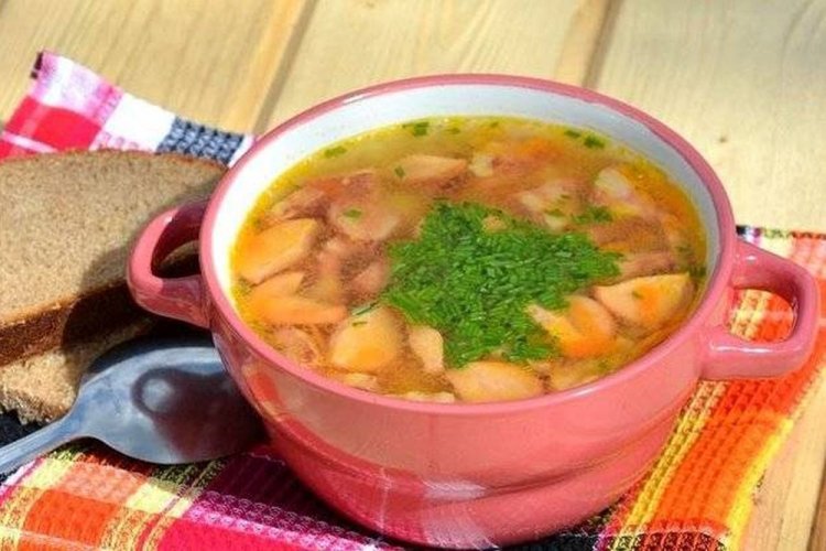 15 супів із сосисками, які сподобаються всій родині