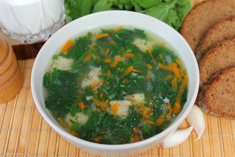20 супів із кропиви, які зможе приготувати кожен